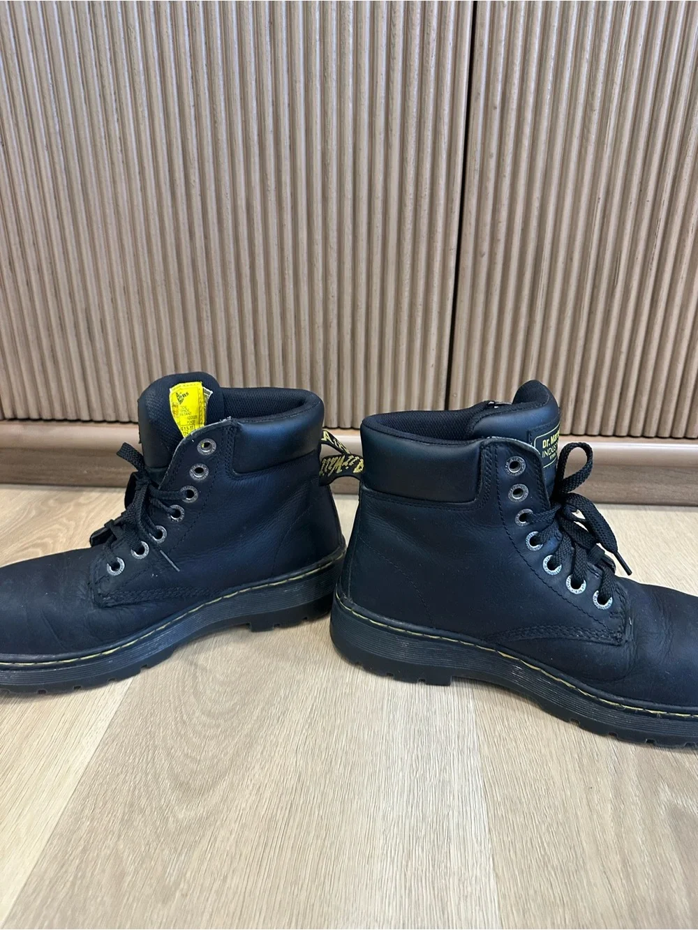 Dr. Martens Men’s Black Leather Work Boots Steel toe Slip Resistant size 9 men